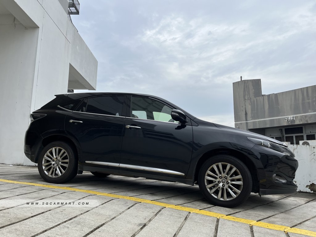 Toyota Harrier 2.0A Premium Panoramic Roof