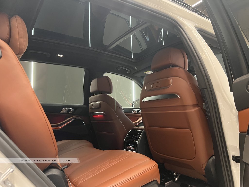 2023 BMW X7 xDrive40i M-Sport 7-Seater