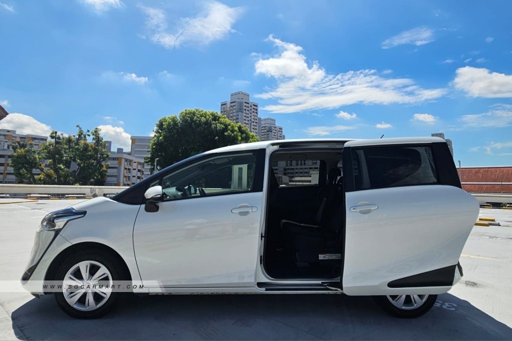 Toyota Sienta Hybrid 1.5A G