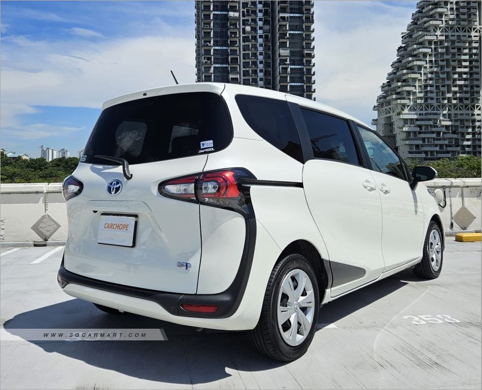 Toyota Sienta Hybrid 1.5A G