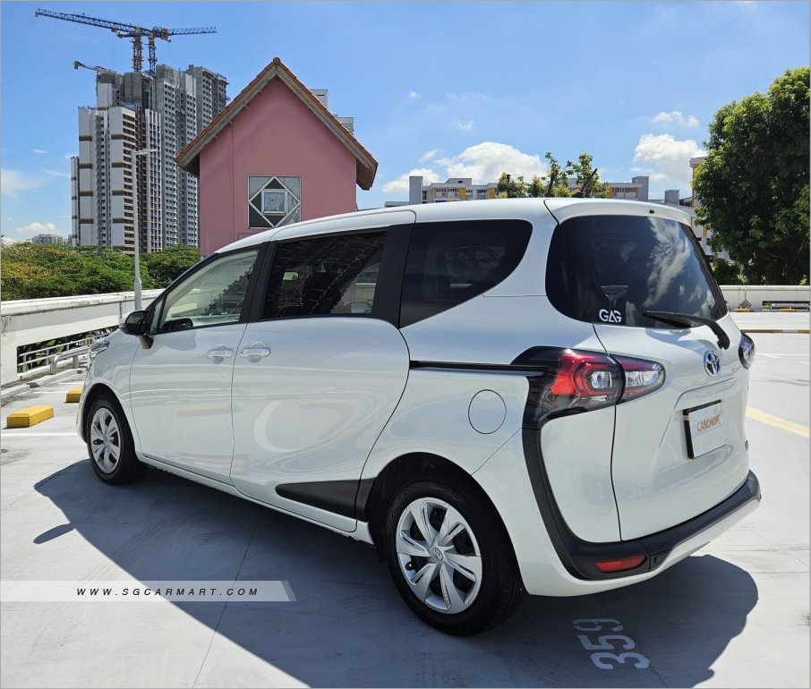 Toyota Sienta Hybrid 1.5A G