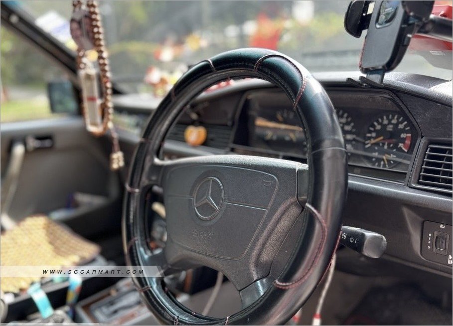 Mercedes-Benz 190E (COE till 02/2029)