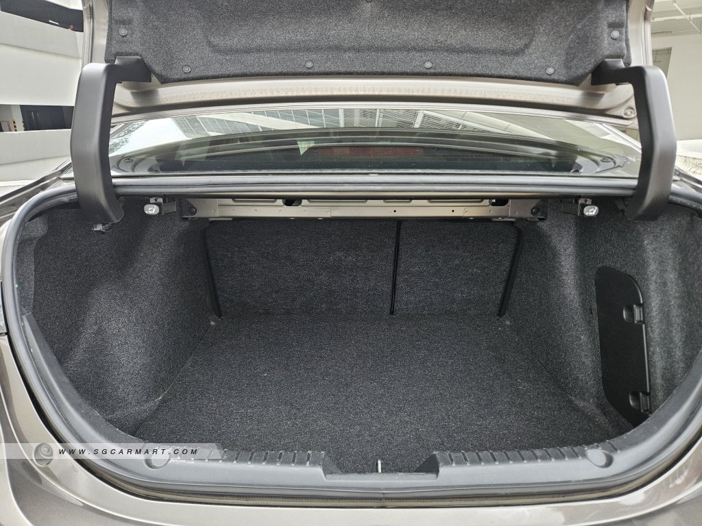 Mazda 3 1.5A Deluxe Sunroof