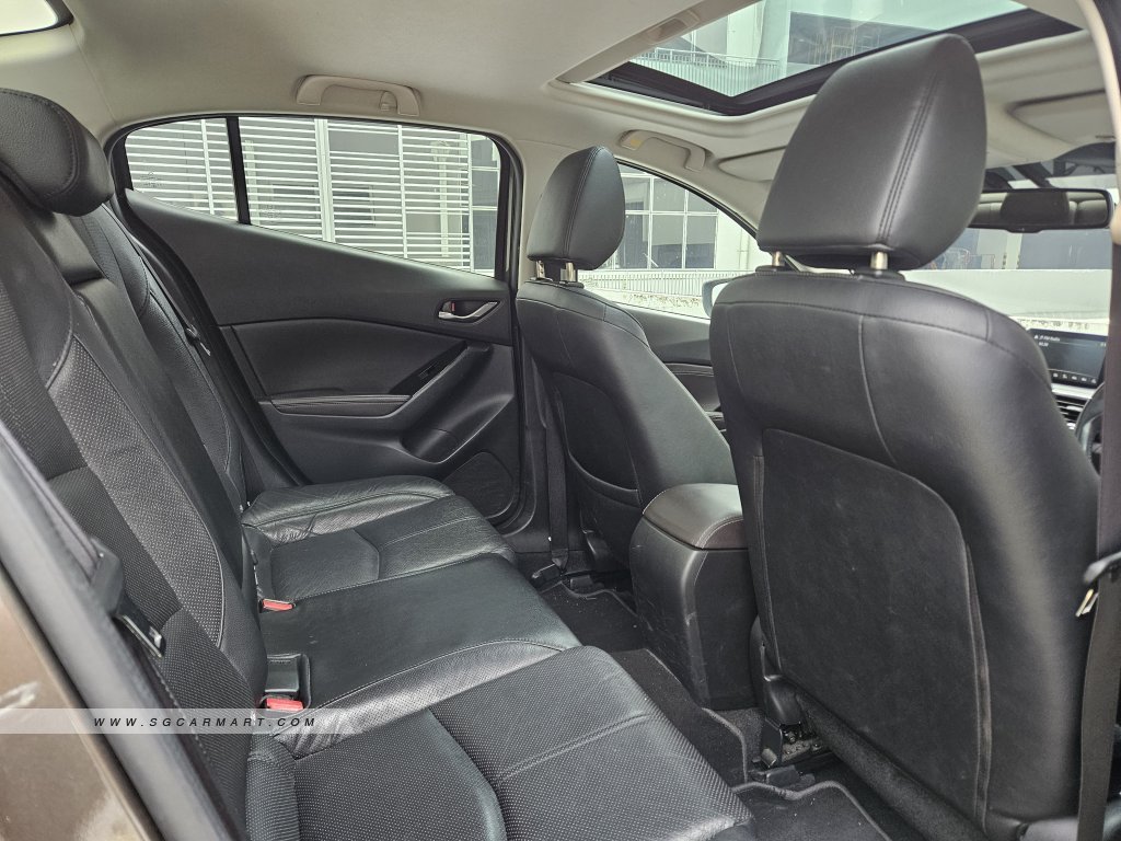Mazda 3 1.5A Deluxe Sunroof