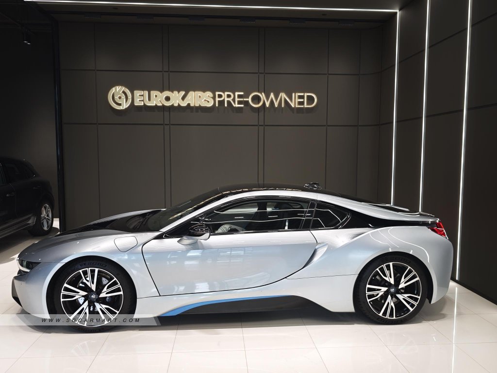 BMW i8 (New 10-yr COE)