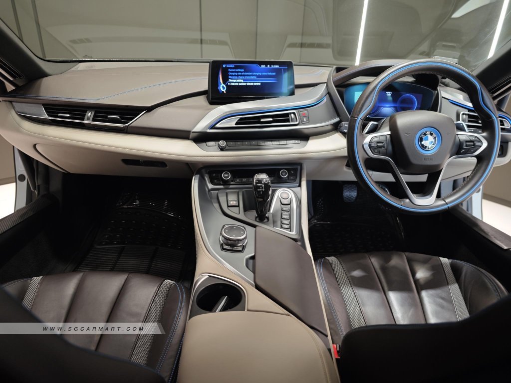 BMW i8 (New 10-yr COE)