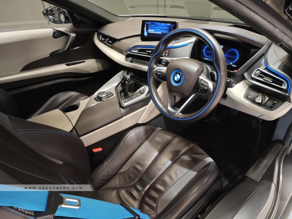 BMW i8 (New 10-yr COE)