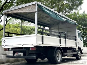 Isuzu NPR75U