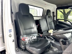 Isuzu NPR75U