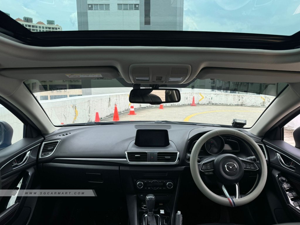 Mazda 3 HB 1.5A Deluxe Sunroof