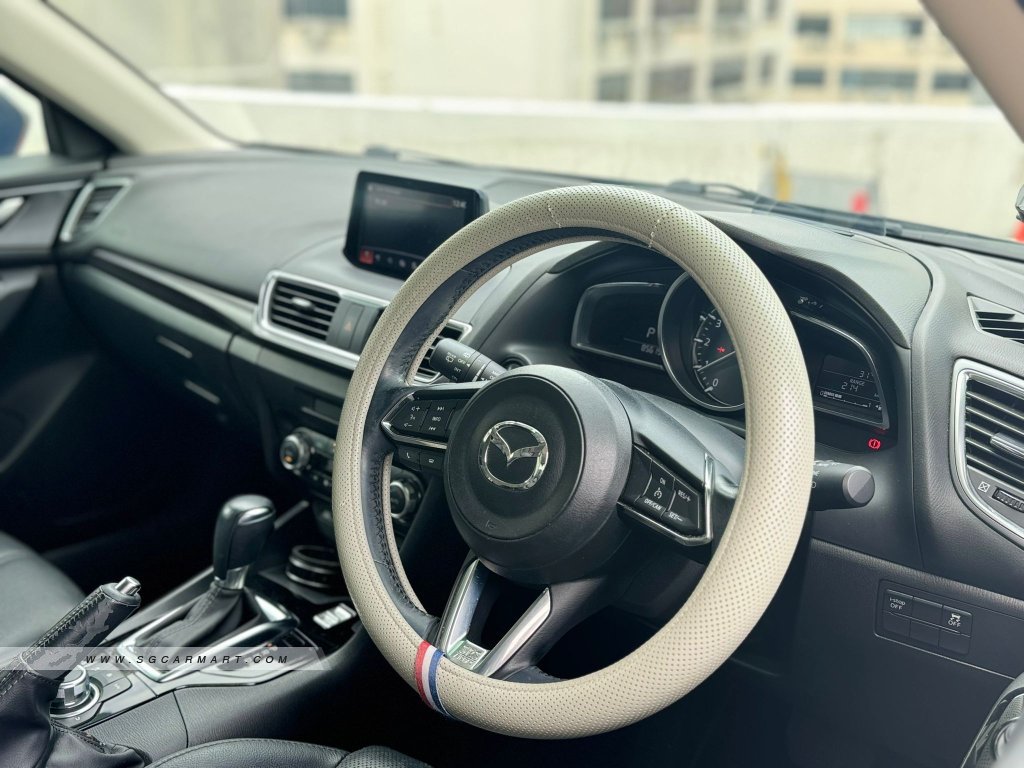 Mazda 3 HB 1.5A Deluxe Sunroof