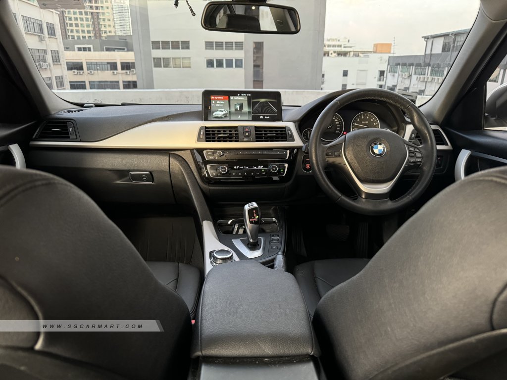 BMW 3 Series 318i