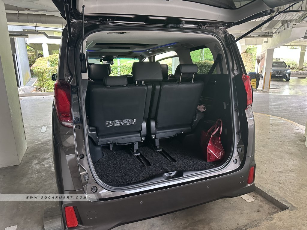 Toyota Alphard Hybrid 2.5A SR C-Package Moonroof