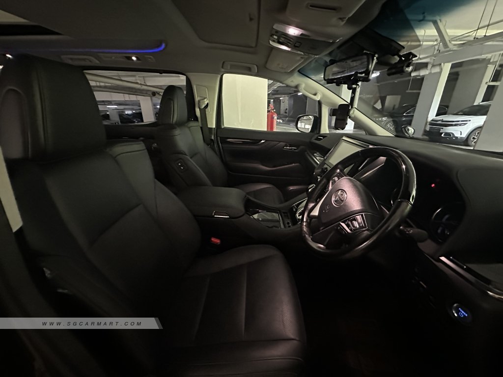 Toyota Alphard Hybrid 2.5A SR C-Package Moonroof