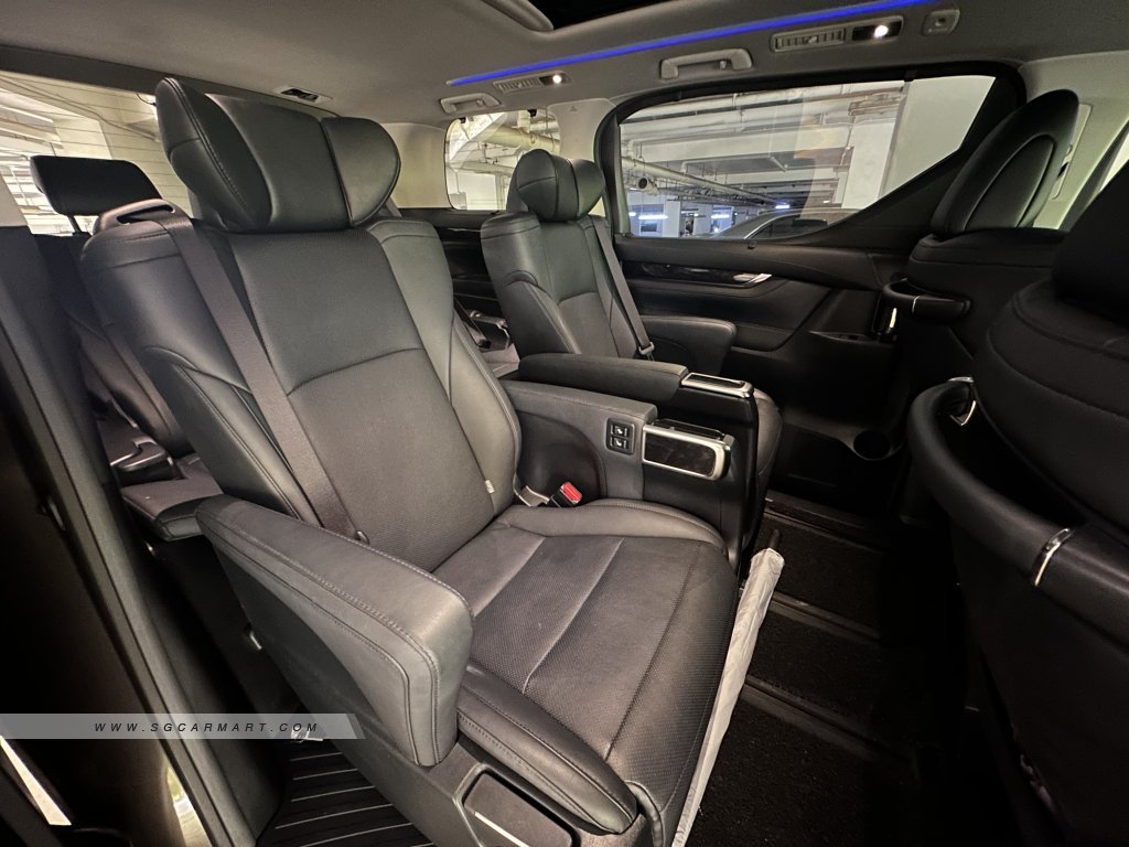 Toyota Alphard Hybrid 2.5A SR C-Package Moonroof