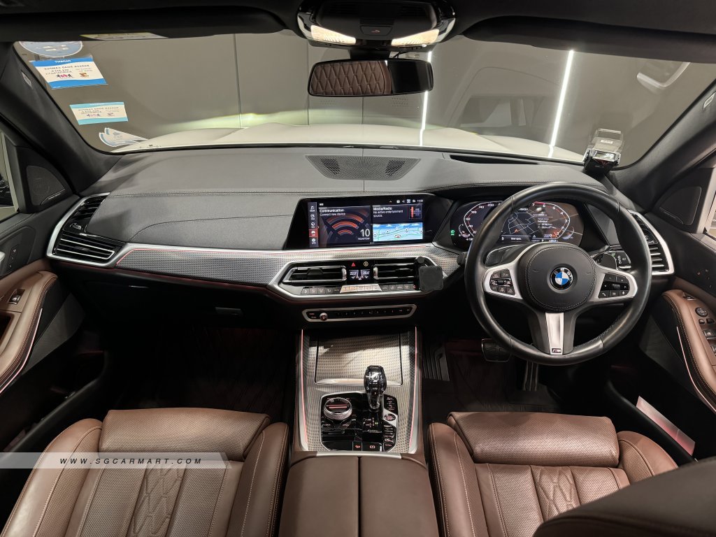 BMW X5 M50i