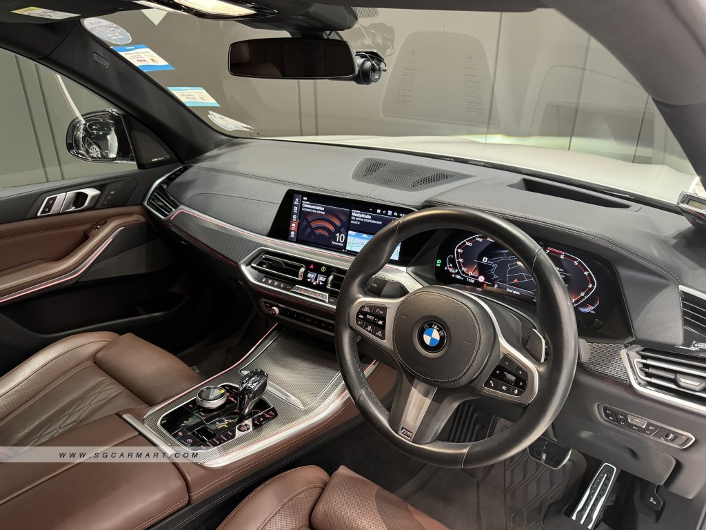 BMW X5 M50i