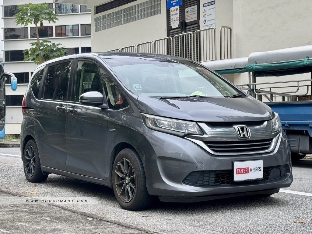 Photos for Honda Freed Hybrid 1.5A G - Sgcarmart