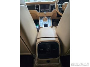 Porsche Macan 2.0A (COE till 03/2035)