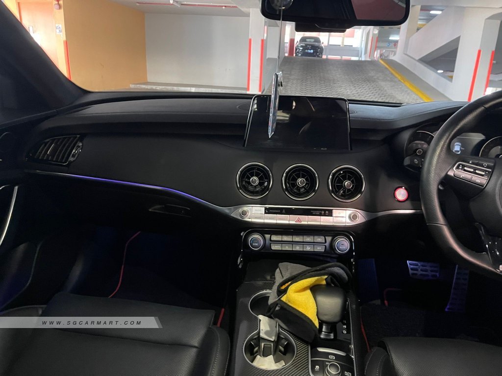 Kia Stinger 2.0A Sunroof