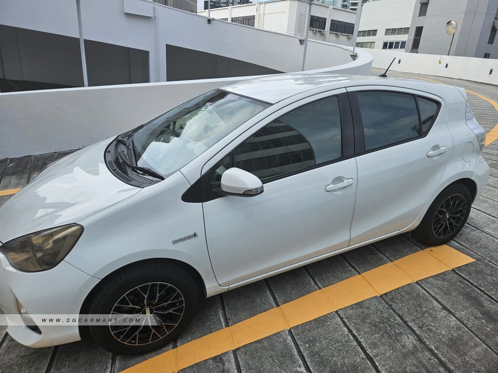 Toyota Prius C Hybrid 1.5A (COE till 05/2027)