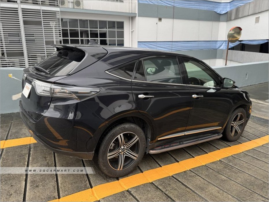 Toyota Harrier 2.0A Elegance Panoramic Roof