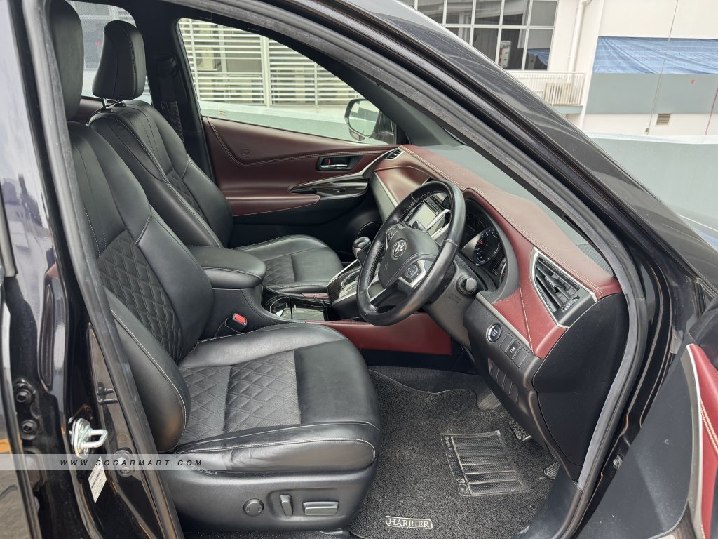 Toyota Harrier 2.0A Elegance Panoramic Roof