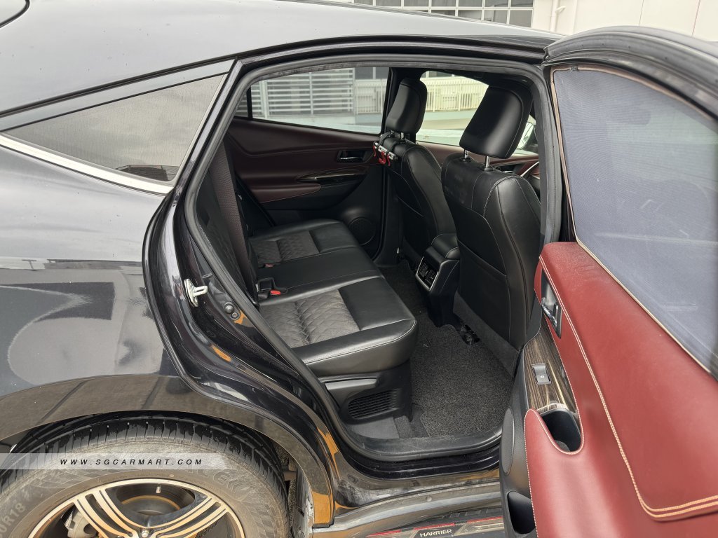 Toyota Harrier 2.0A Elegance Panoramic Roof