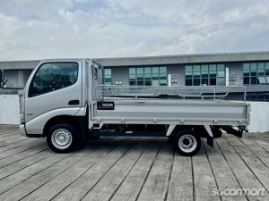 Hino Dutro 2.8M