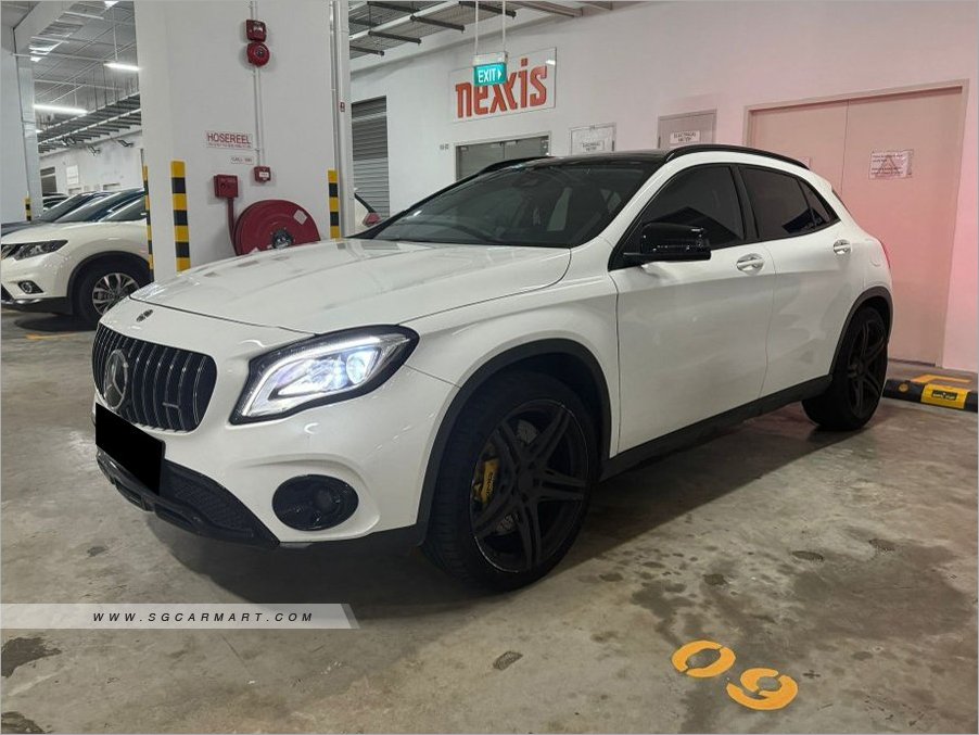 Mercedes-Benz GLA-Class GLA180 Urban Edition Sunroof