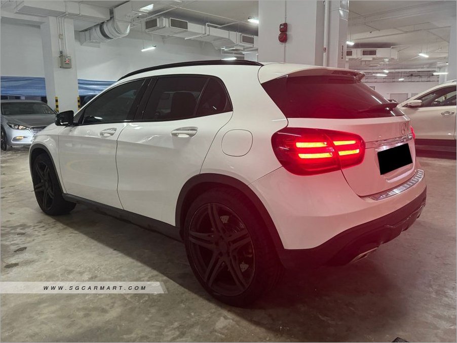 Mercedes-Benz GLA-Class GLA180 Urban Edition Sunroof