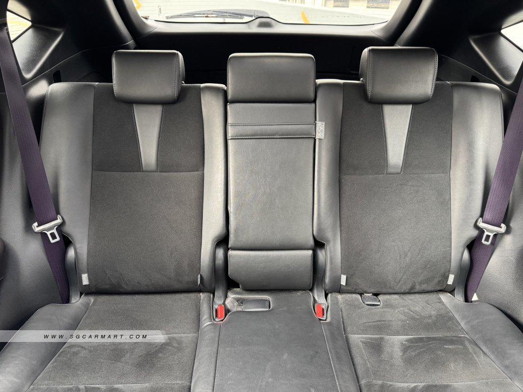 Toyota Harrier 2.0A Premium Panoramic Roof Style Mauve