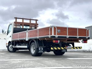 Hino XZU710R