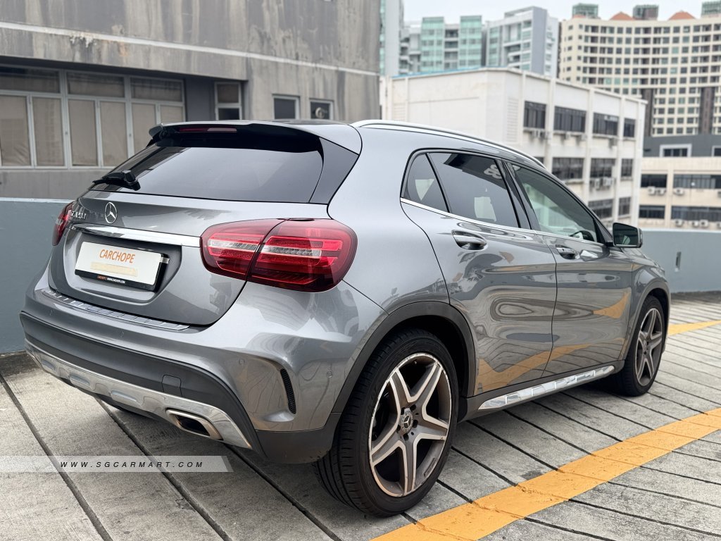 Mercedes-Benz GLA-Class GLA200 AMG Line Sunroof