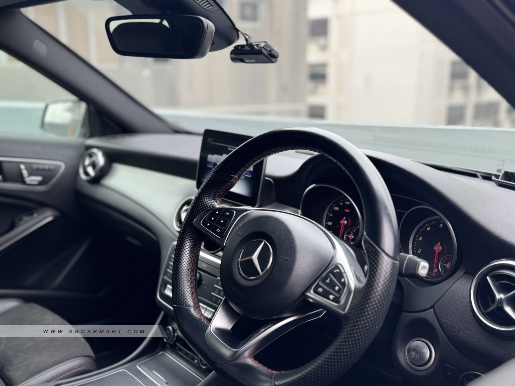 Mercedes-Benz GLA-Class GLA200 AMG Line Sunroof