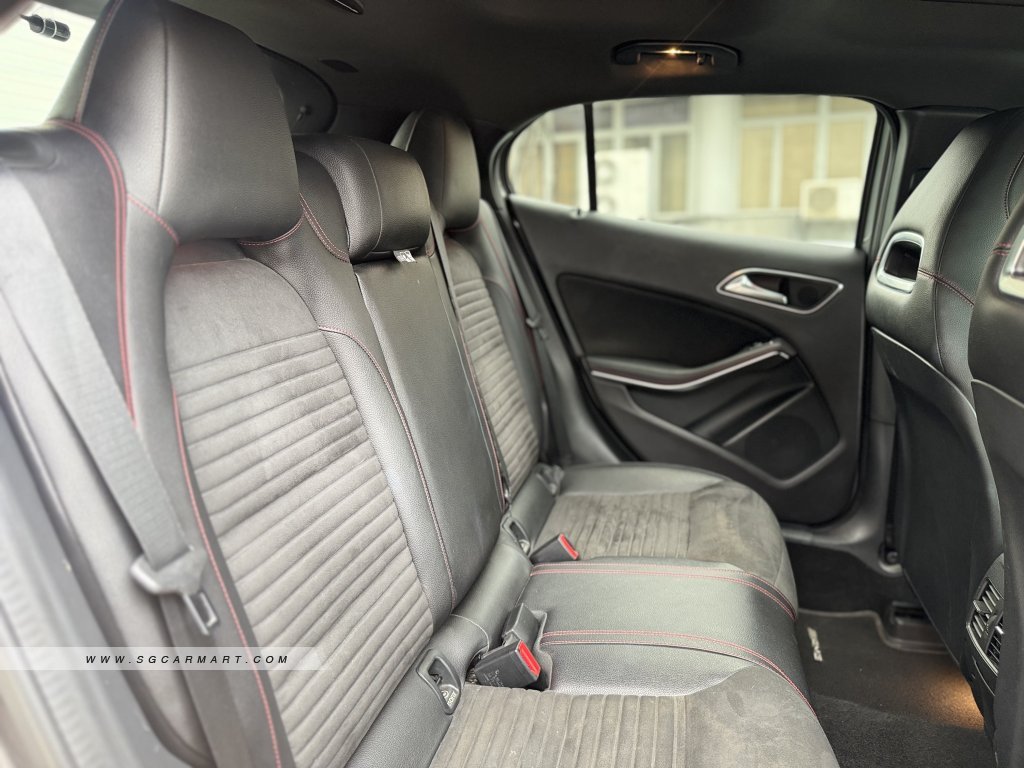 Mercedes-Benz GLA-Class GLA200 AMG Line Sunroof