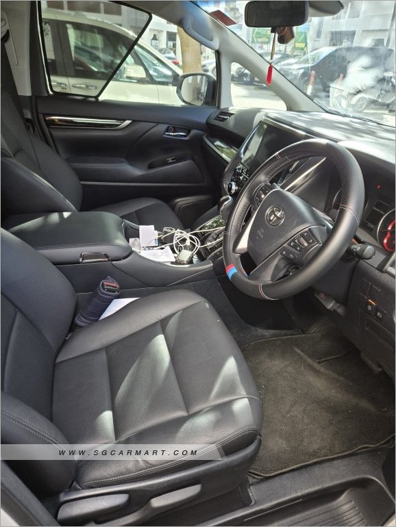 Toyota Alphard 2.5A S Moonroof