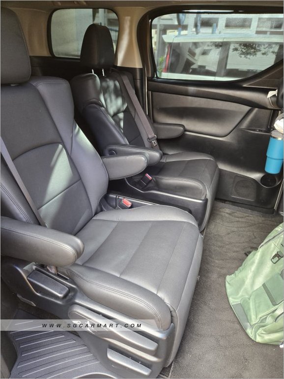 Toyota Alphard 2.5A S Moonroof