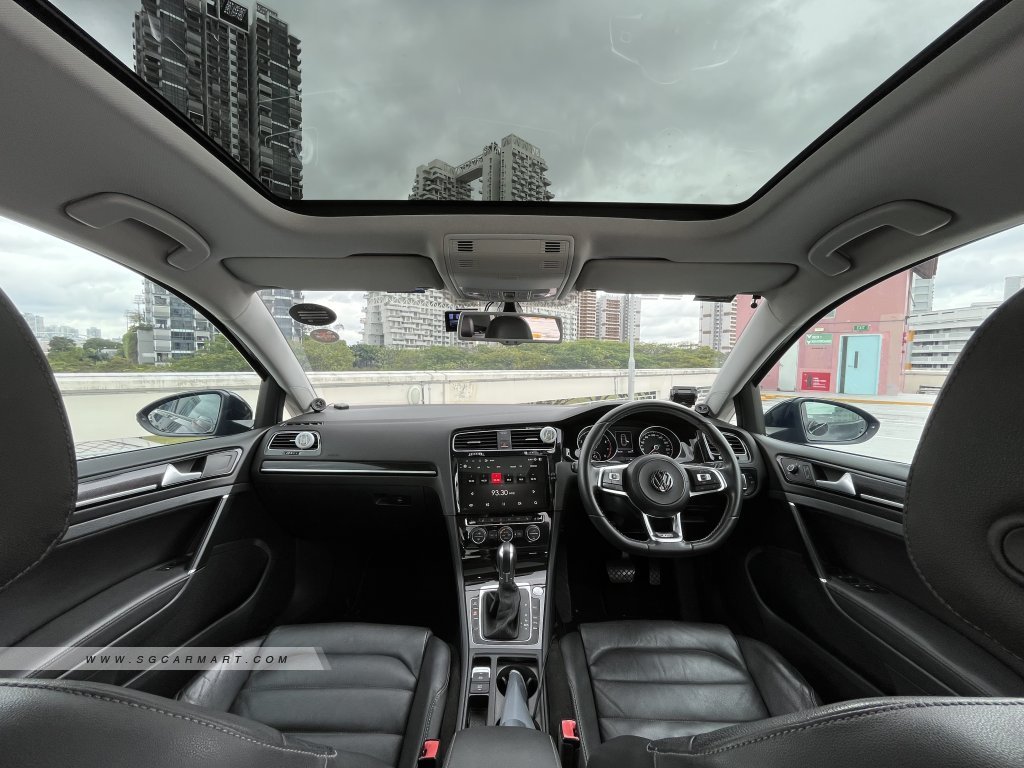 Volkswagen Golf 1.4A TSI R-Line Sunroof