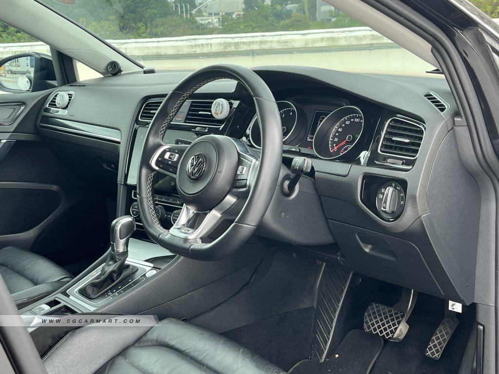 Volkswagen Golf 1.4A TSI R-Line Sunroof