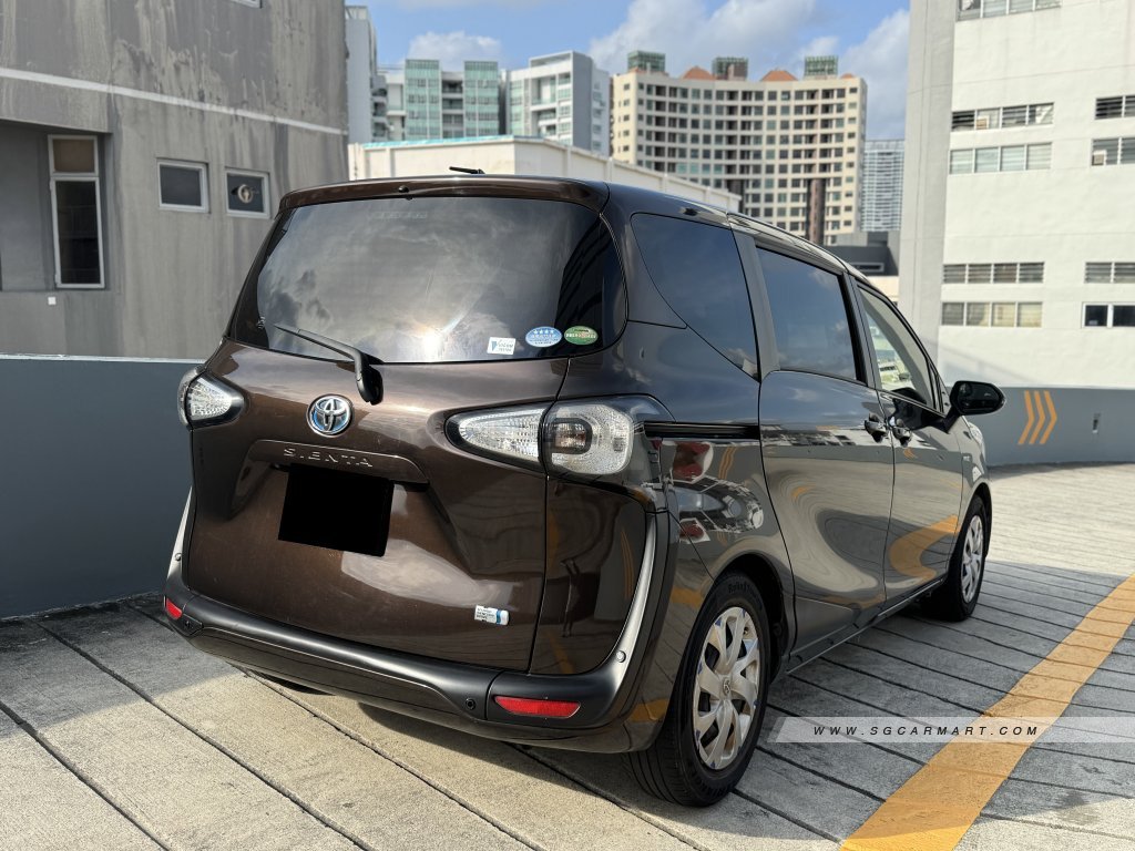Toyota Sienta Hybrid 1.5A G