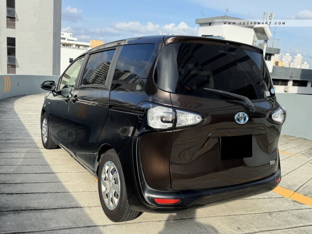 Toyota Sienta Hybrid 1.5A G
