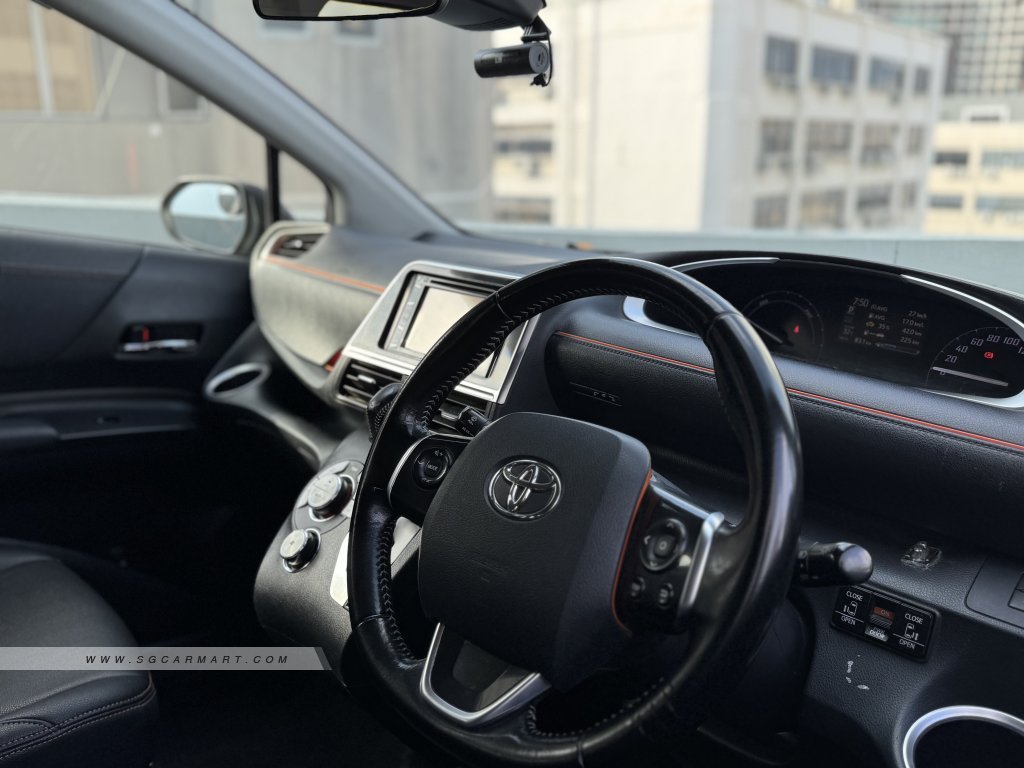 Toyota Sienta Hybrid 1.5A G