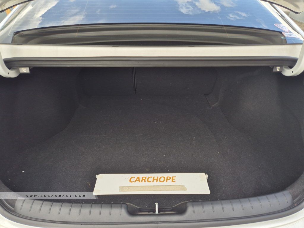 Hyundai Avante 1.6A S