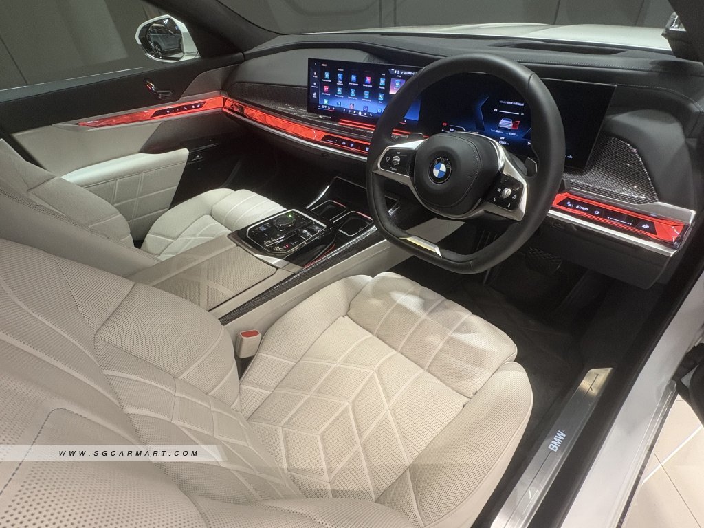 BMW 7 Series 735i Mild Hybrid Gran Lusso Edition
