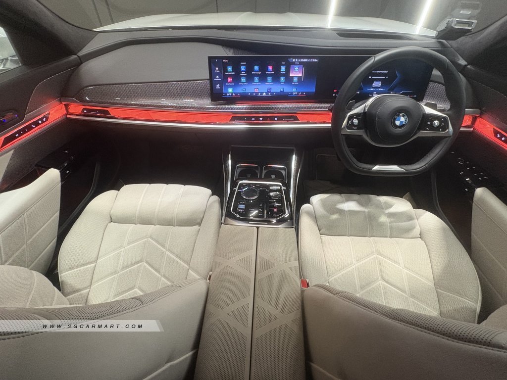 BMW 7 Series 735i Mild Hybrid Gran Lusso Edition