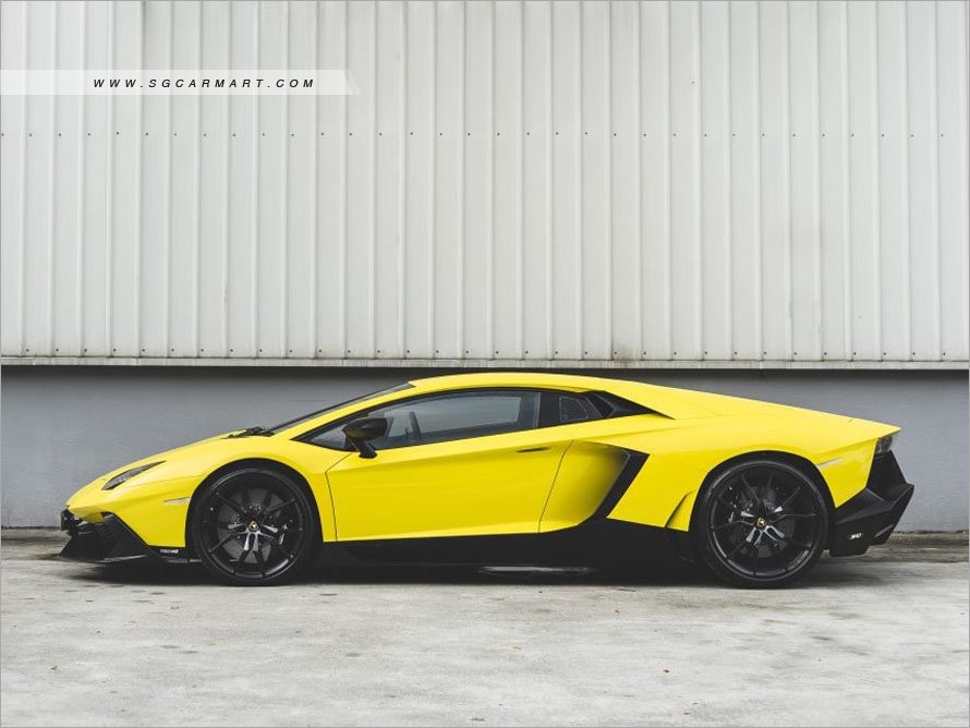 Lamborghini Aventador 2014 photo 2