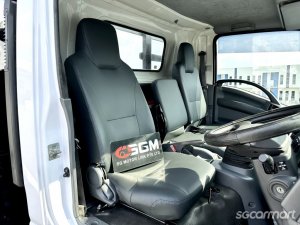 Isuzu NPR85