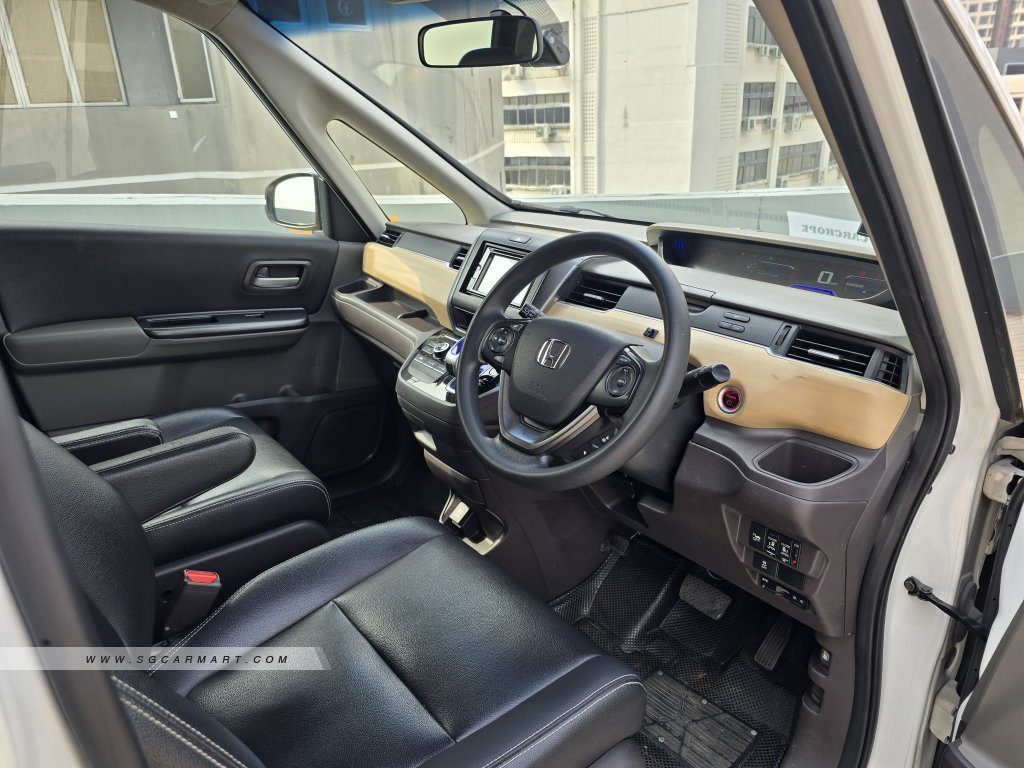 Honda Freed Hybrid 1.5A G