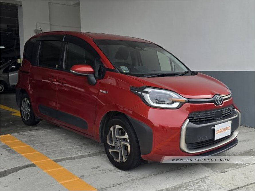 Toyota Sienta Hybrid 1.5A Elegance